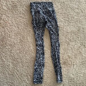 Lululemon aligns size 4